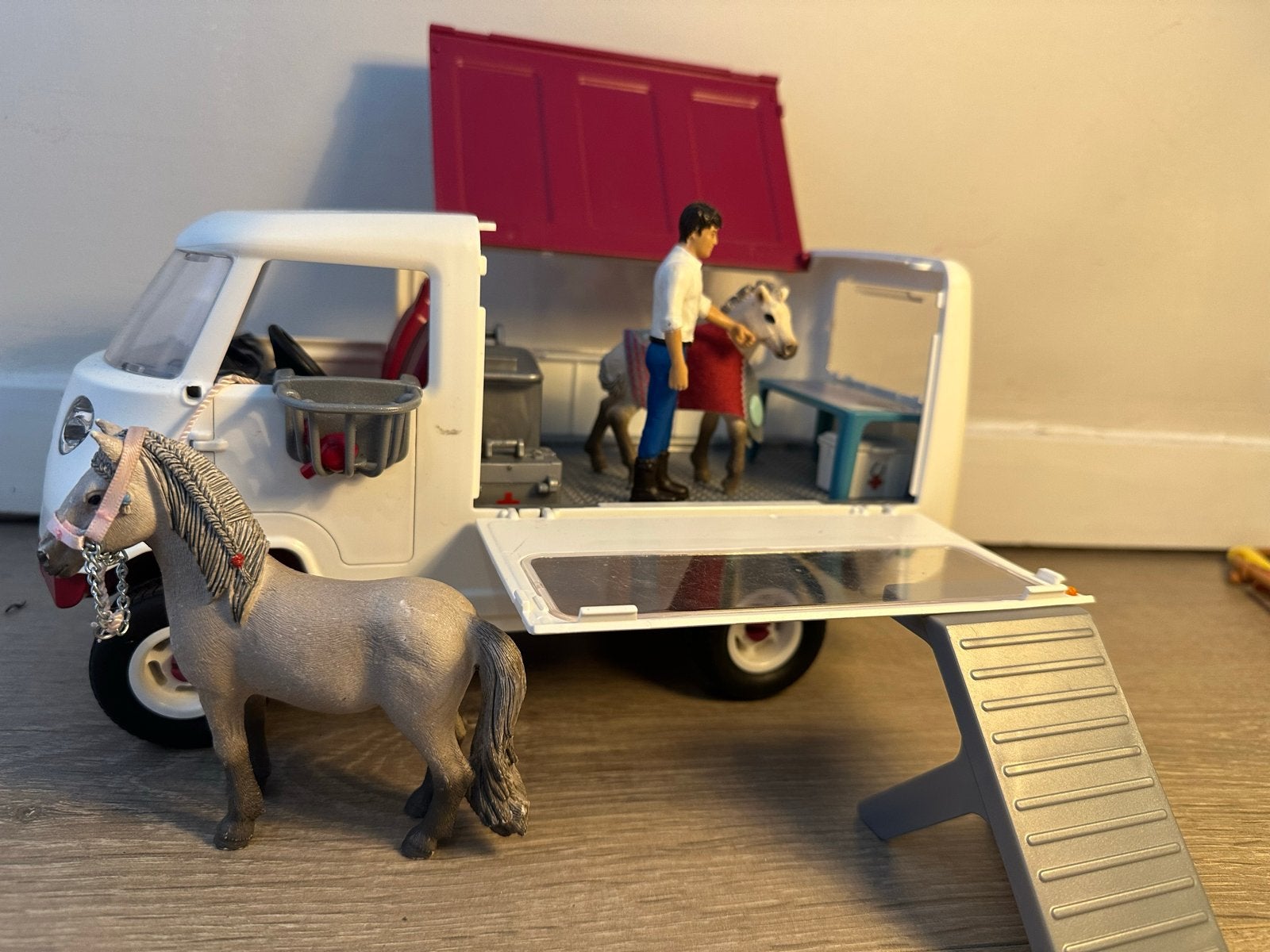 Schleich paardenkliniek met paard en dierenarts., Verzamelen, Ophalen, Zo goed als nieuw