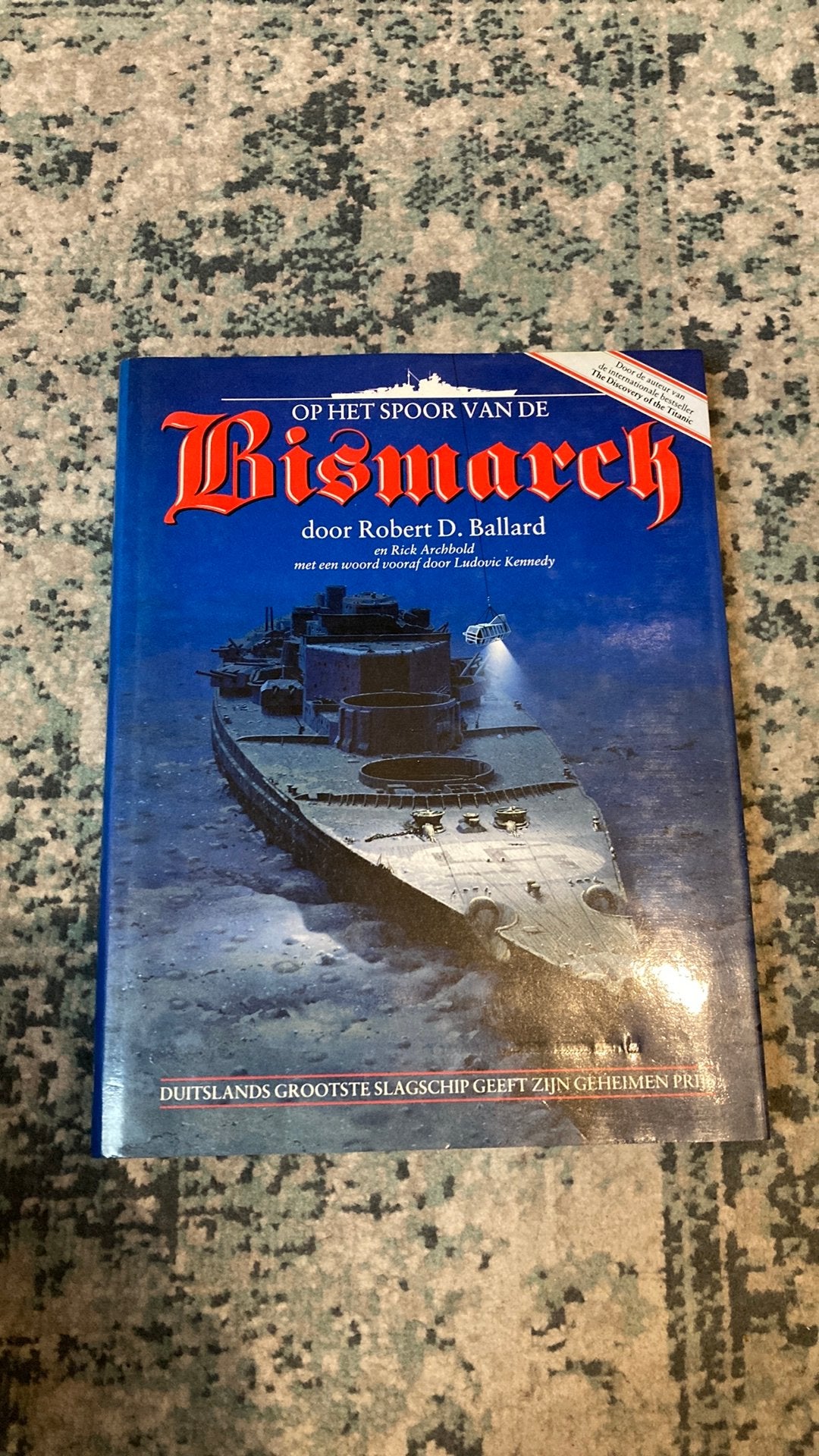 Op het spoor van de Bismarck - Robert D. Ballard, Ophalen of Verzenden, Zo goed als nieuw, J.G. Ballard