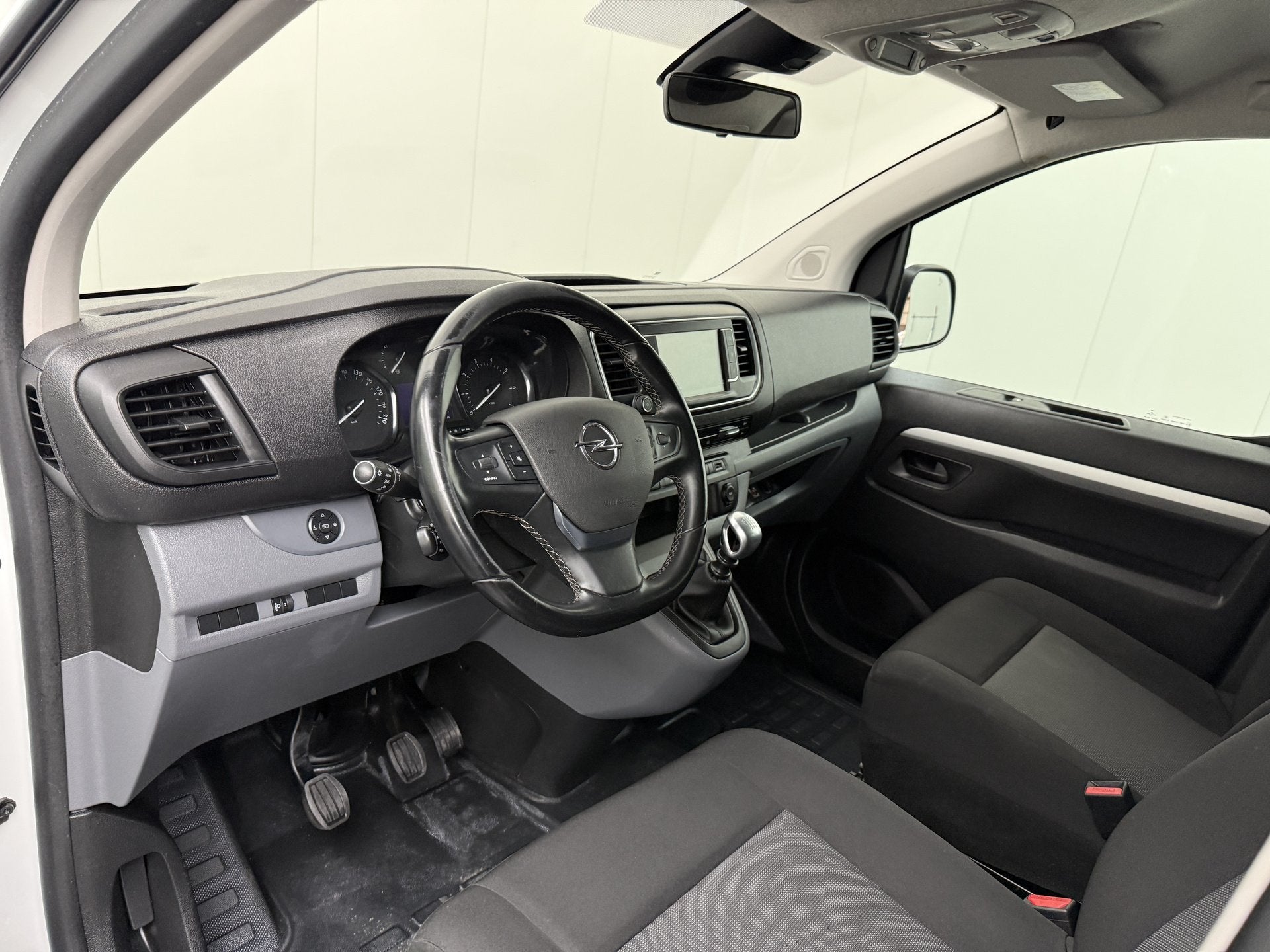 Opel Vivaro 2.0CDTI 150PK XXL Dubbele Cabine Sport | Navigat, Voorwielaandrijving, Stof, Gebruikt, 4 cilinders