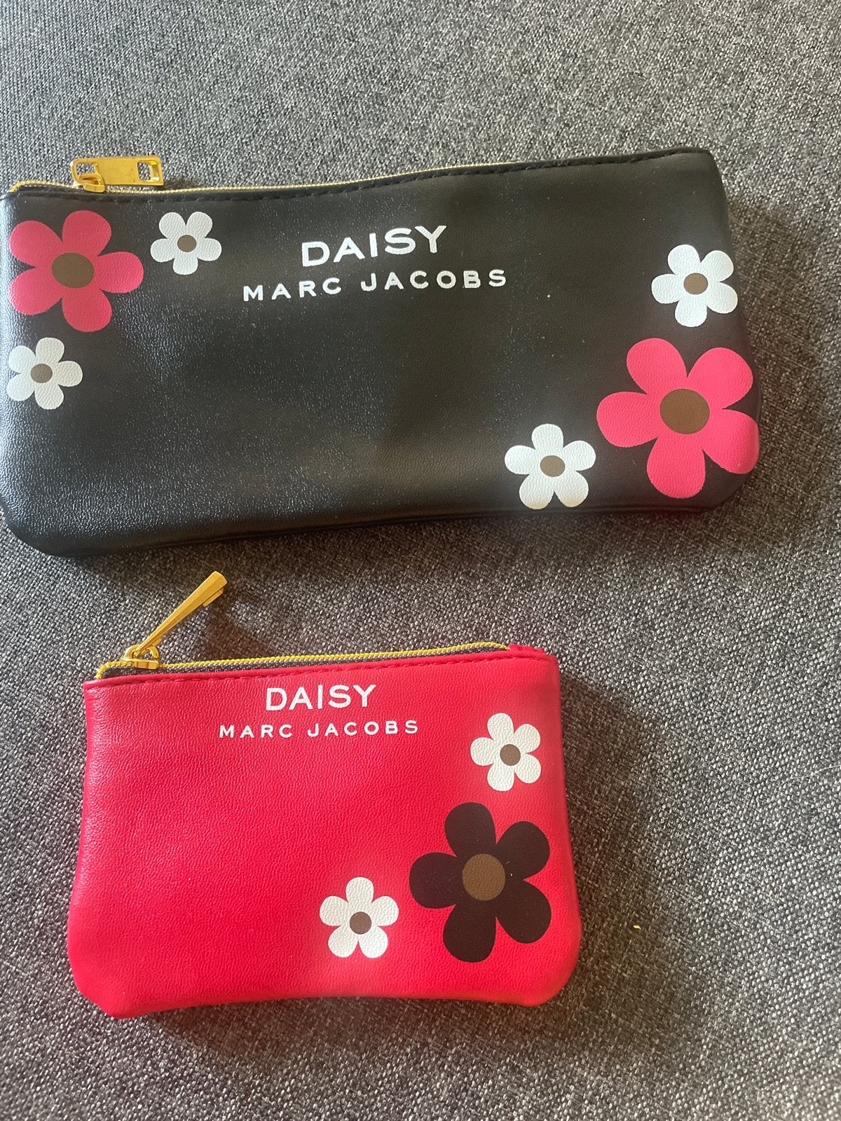 Nieuwe Marc Jacobs Daisy make-up tasjes set (2 stuks), Verzenden, Nieuw, Zwart, Softcase