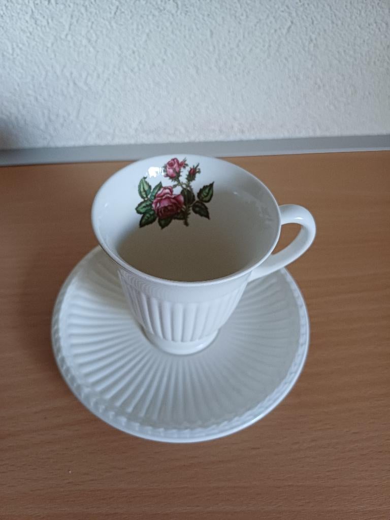 Wedgewood  Edmee kop en schotel Moss Rose 1 stuk, Ophalen of Verzenden, Zo goed als nieuw, Wedgwood, Kop(pen) en/of Schotel(s)