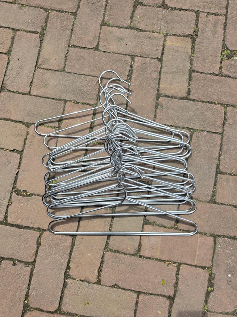 19 verchroomde kleerhangers, Ophalen, Zo goed als nieuw, Metaal, Kinderen en Volwassenen