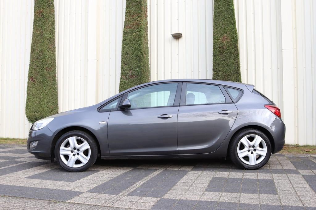 Opel Astra 1.4 Edition Airco, Voorwielaandrijving, Euro 5, 4 cilinders, Bedrijf