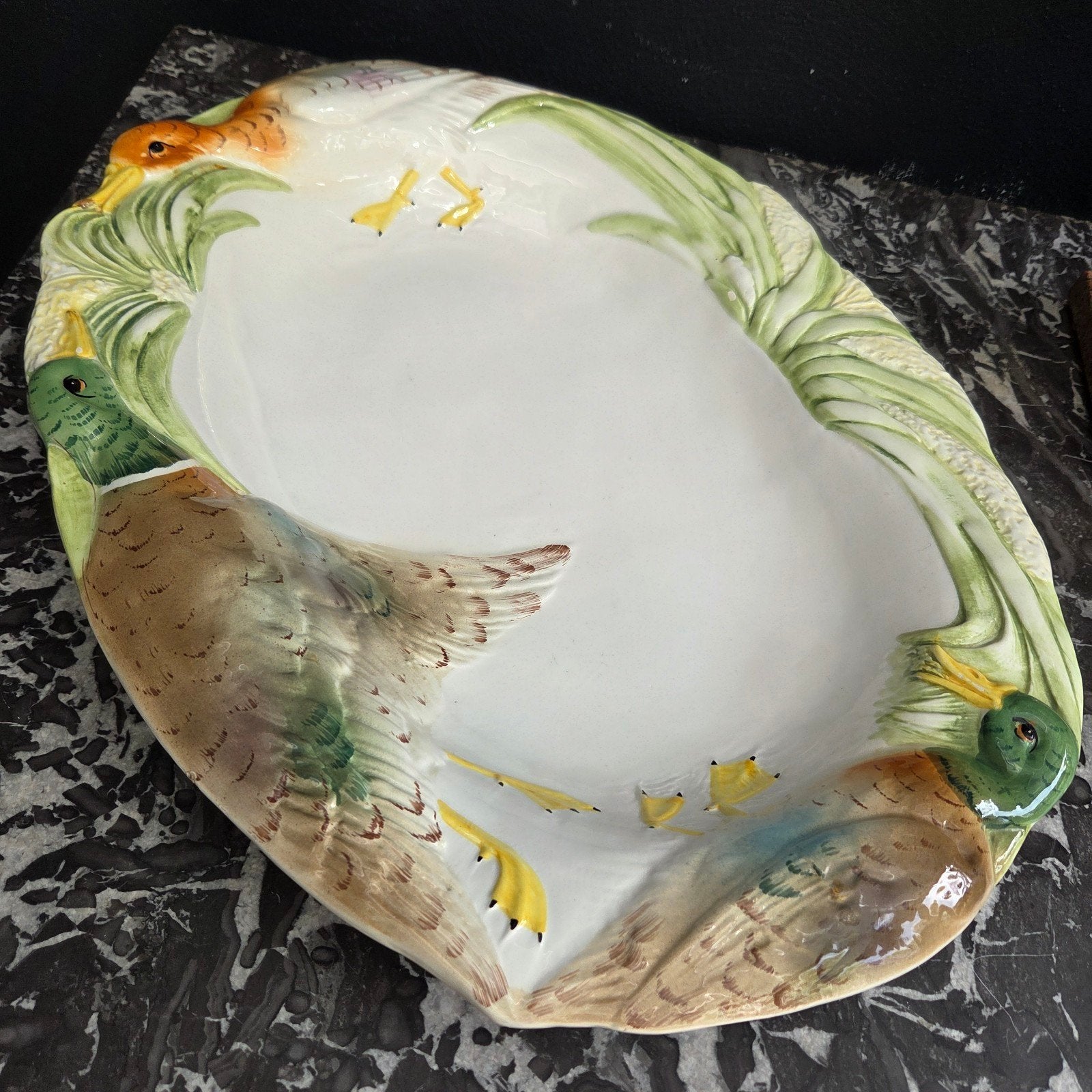 XXL Barbotine aardewerk schaal met eenden decoratie, Antiek en Kunst, Ophalen of Verzenden