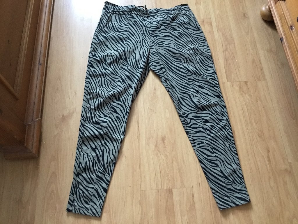 Groen/zwarte travel broek van suzy-q. Maat xxl, Ophalen of Verzenden, Zo goed als nieuw, Lang, Groen