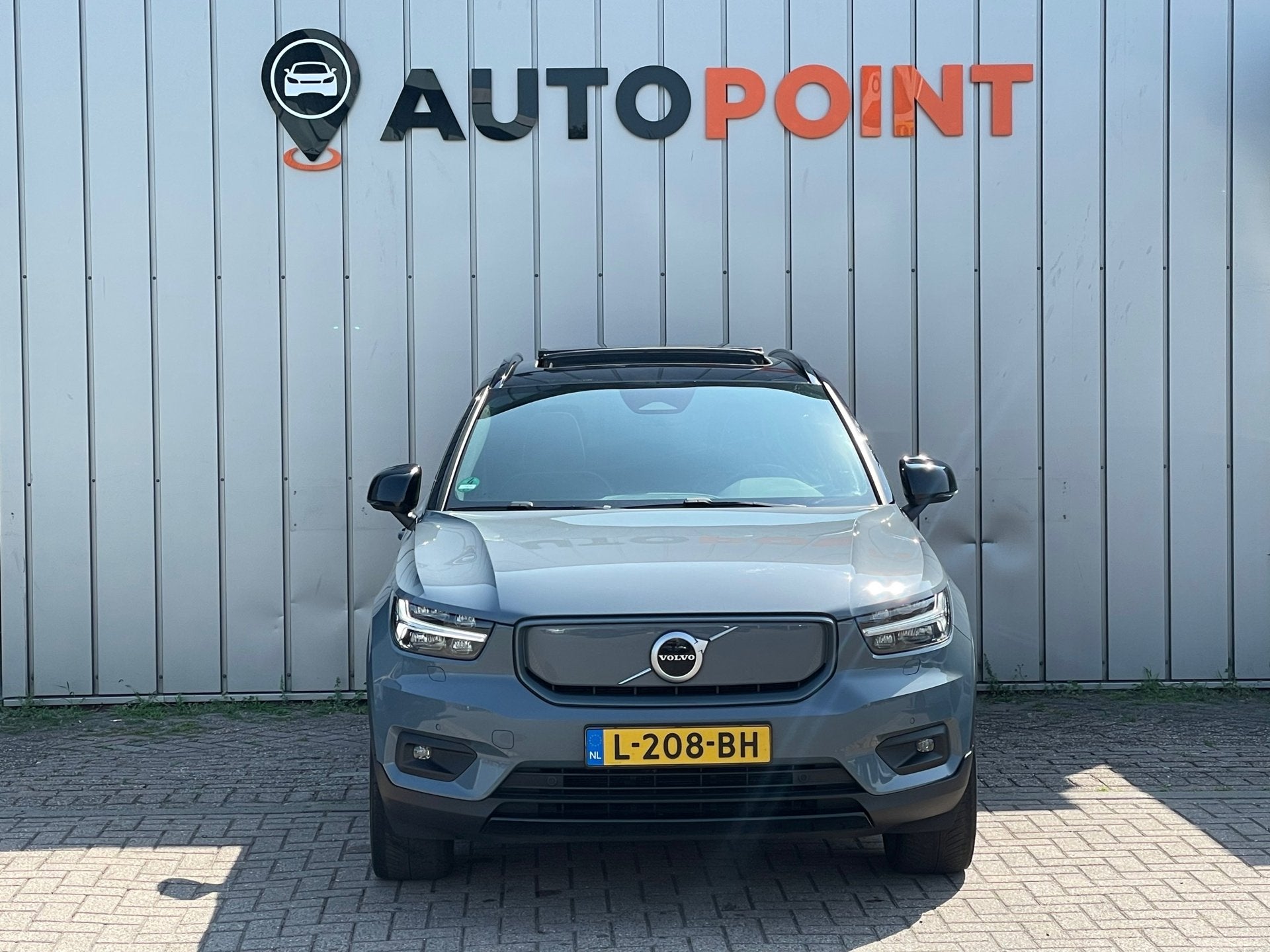 Volvo XC40 Recharge P8 AWD R-Design TREKHAAK|PANO|BLINDSPOT|, Auto's, Volvo, Gebruikt, Zwart, Vierwielaandrijving, 408 pk