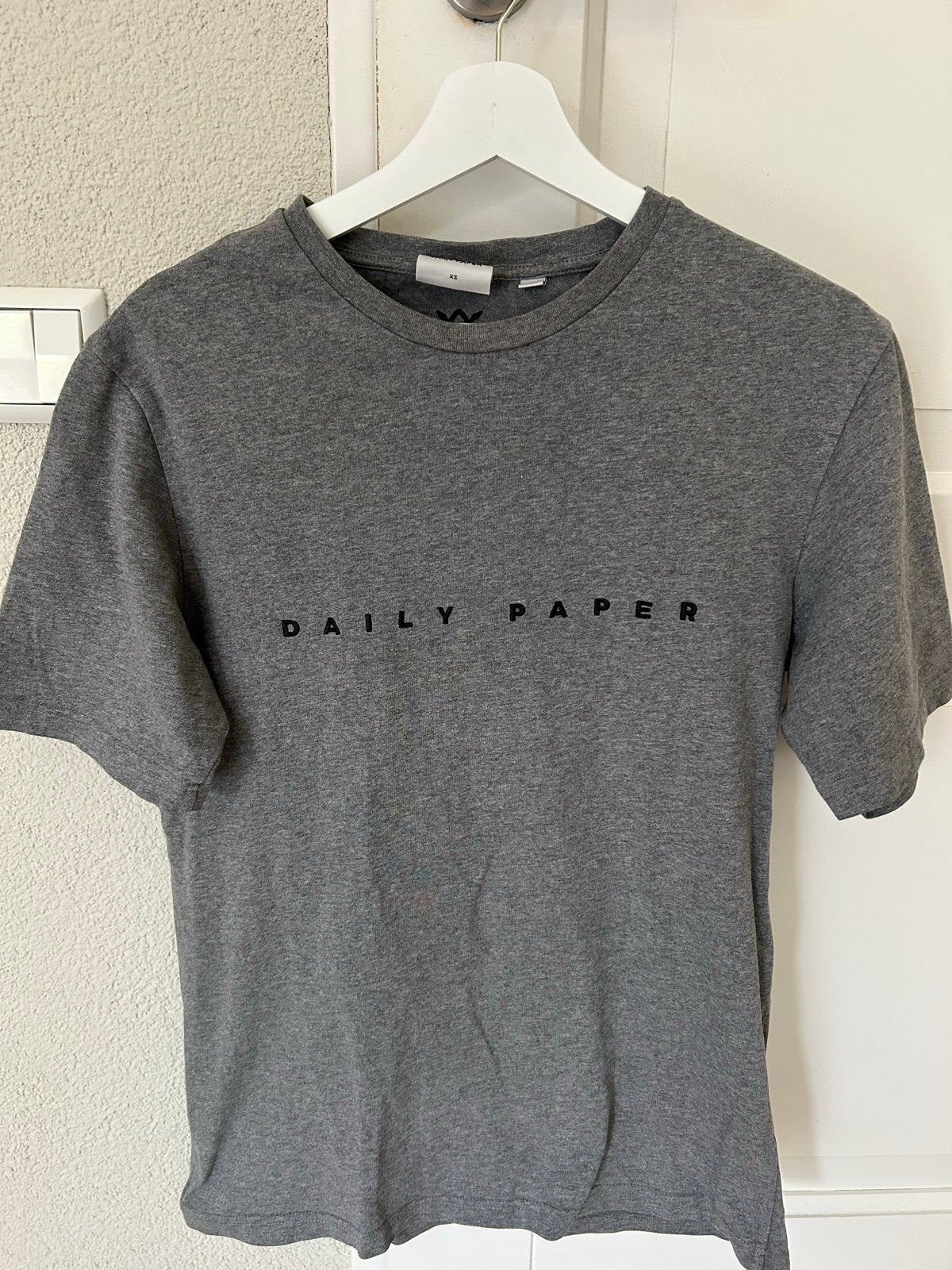 Daily Paper T-shirt Grijs XS, Kleding | Heren, Ophalen of Verzenden, Zo goed als nieuw, Maat 46 (S) of kleiner, Grijs