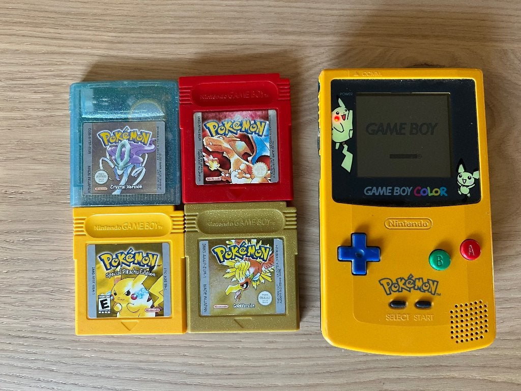 Game Boy Color Pikachu Edition met 4 Pokémon games, Ophalen, Nintendo, Gebruikt