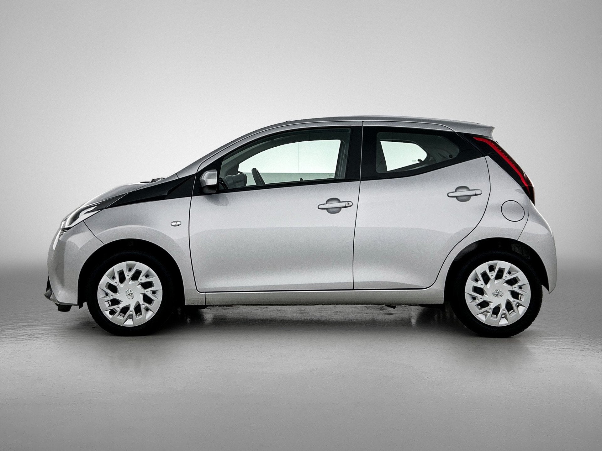 Toyota Aygo 1.0 VVT-i x-play (bj 2019, automaat), 12 maanden, Stof, Gebruikt, 4 stoelen