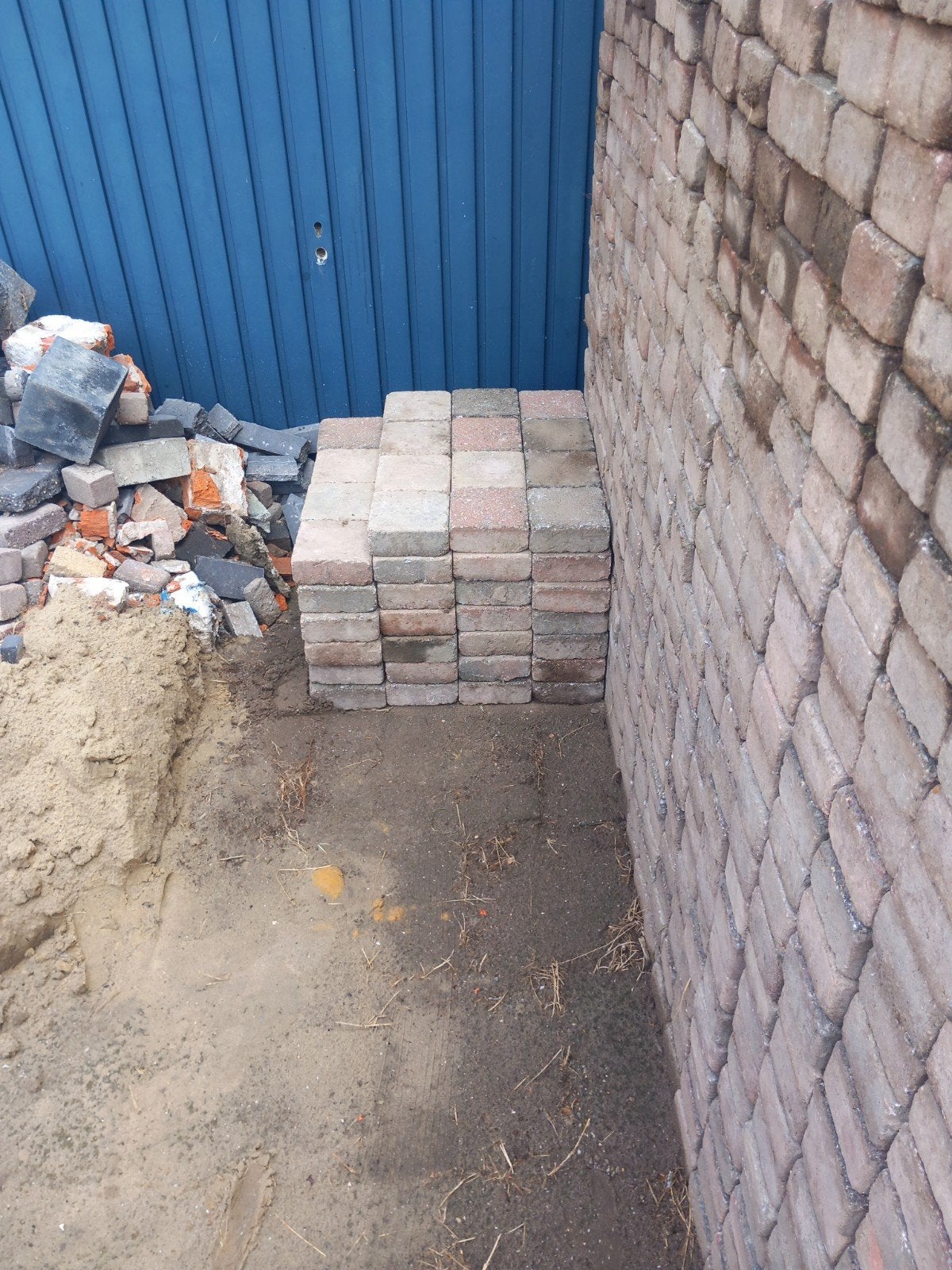108 stuks 15x15x5,5 koppelstenen rood/zwart, Ophalen, Gebruikt, Klinkers, Minder dan 5 m²