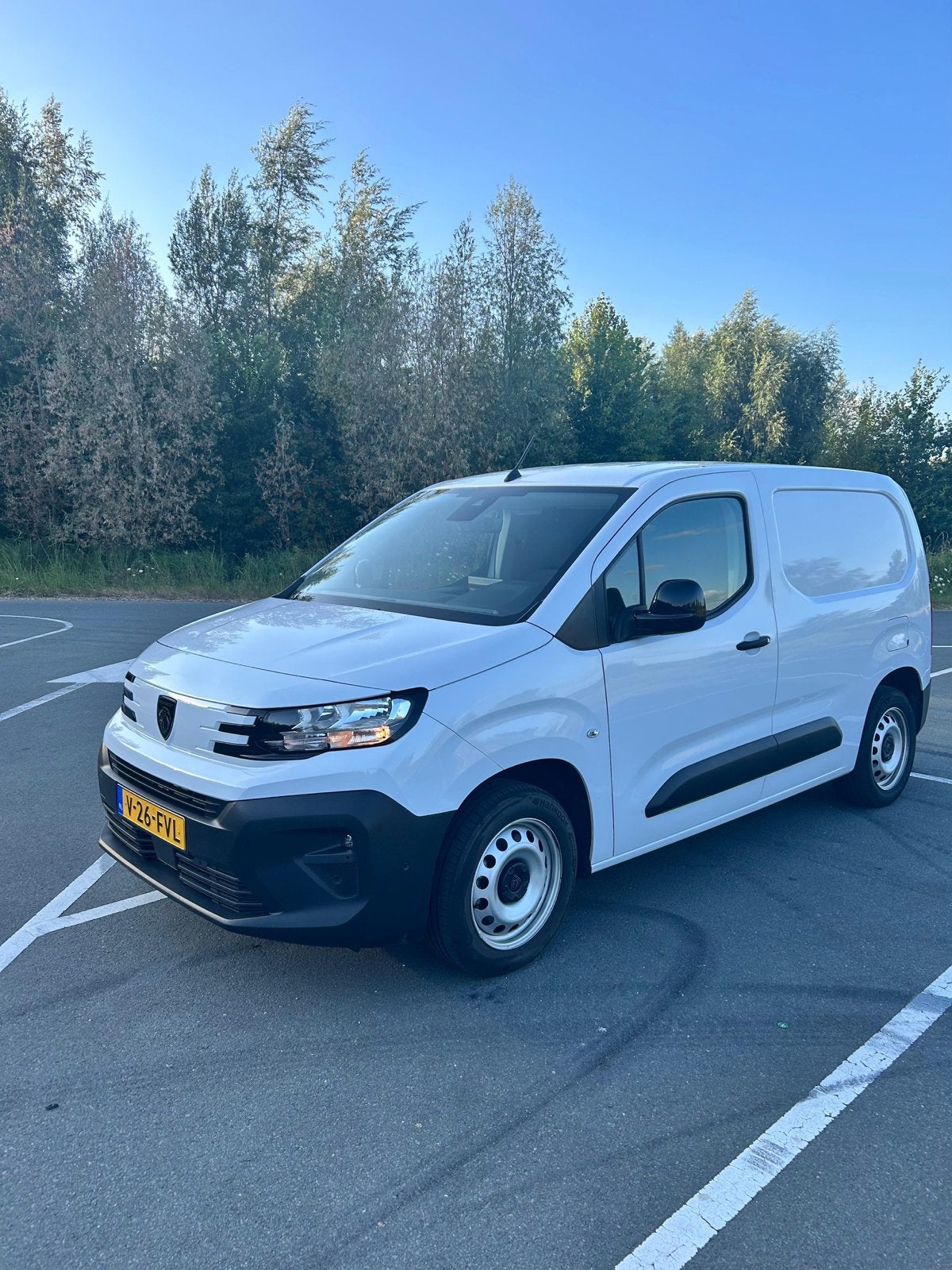 Peugeot Partner 1.5 Bluehdi 130pk 1000kg Eat8 3-zits 2024, Auto's, Stof, 4 cilinders, Wit, Origineel Nederlands