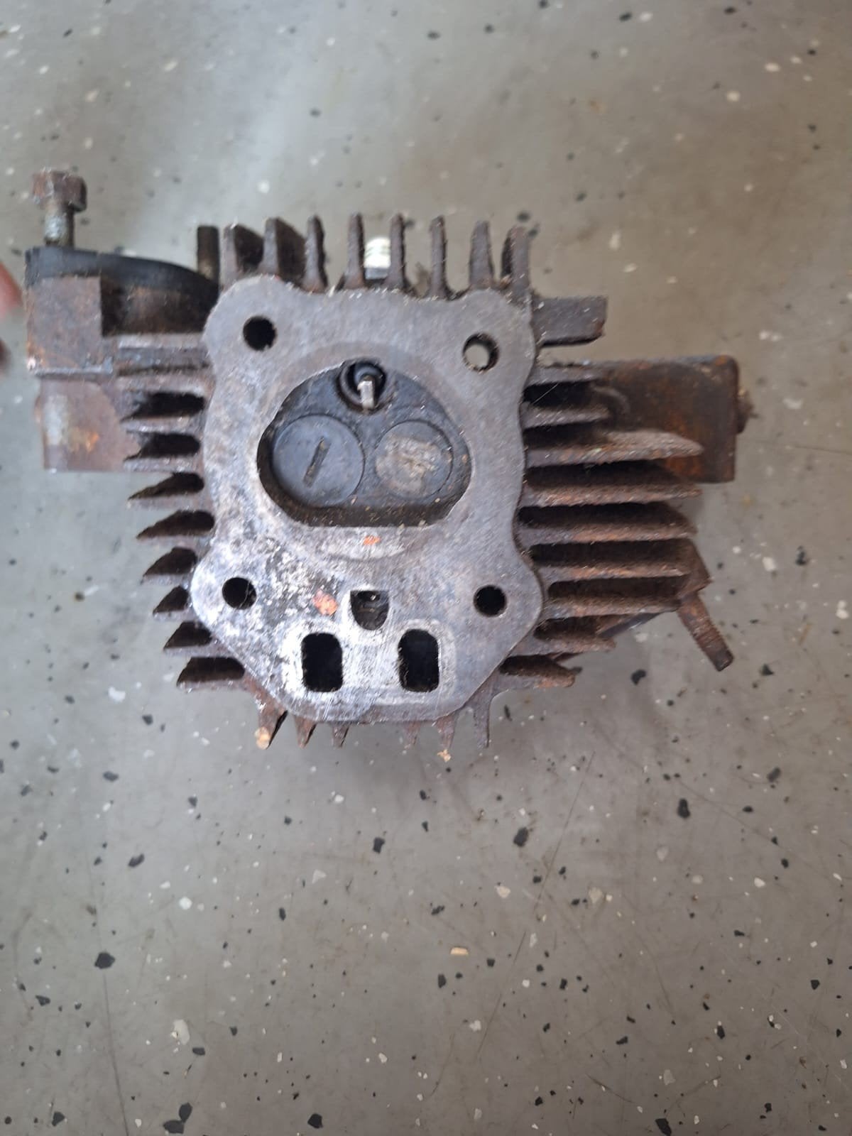 cilinder en cilinderkop honda c320 c310 👍, Ophalen of Verzenden, Gebruikt, Cilinder, Overige merken