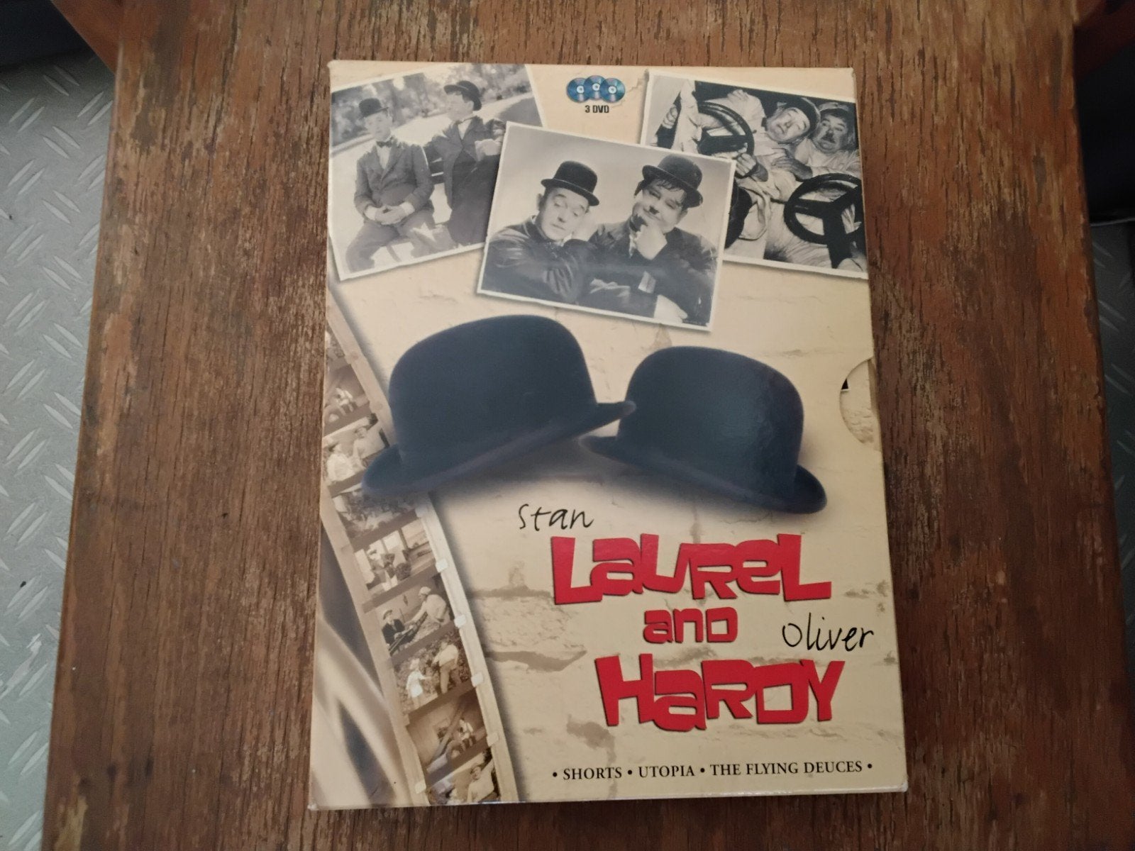 Laurel & Hardy DVD Box - Shorts, Utopia, The Flying Deuces, Alle leeftijden, Nederlands, Ophalen of Verzenden, Inclusief doosje