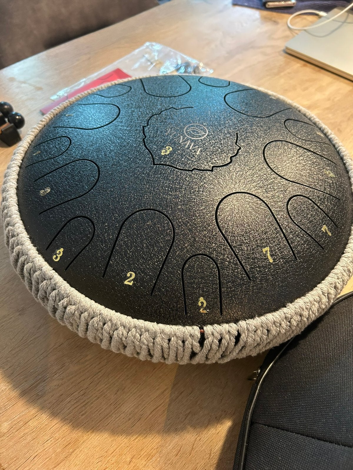 Tongue Drum 36 cm Yunava met draagtas en muziekboekje, Ophalen, Trommel
