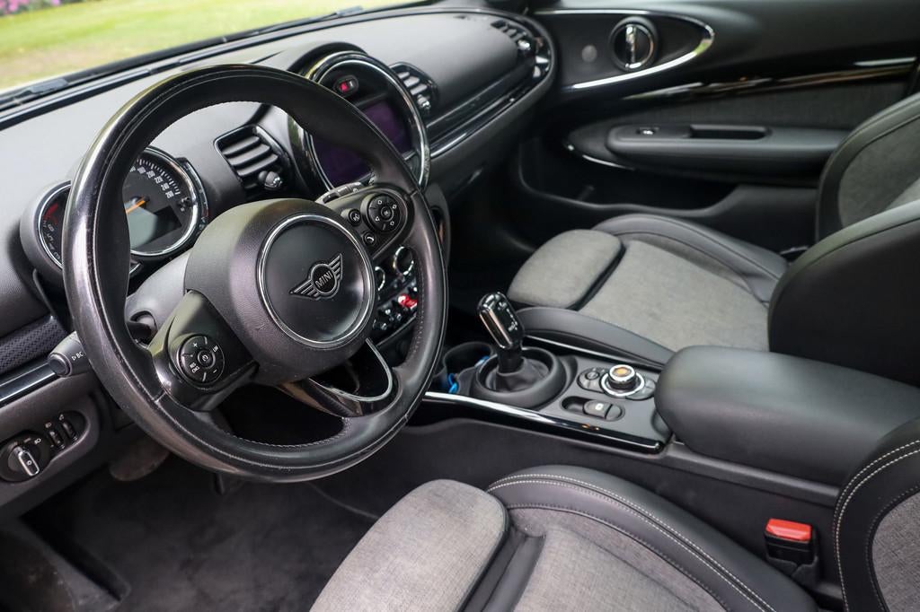 Mini Clubman 1.5 Cooper Business Edition Aut. | Panorama | S, Gebruikt, Leder en Stof, Wit, Origineel Nederlands