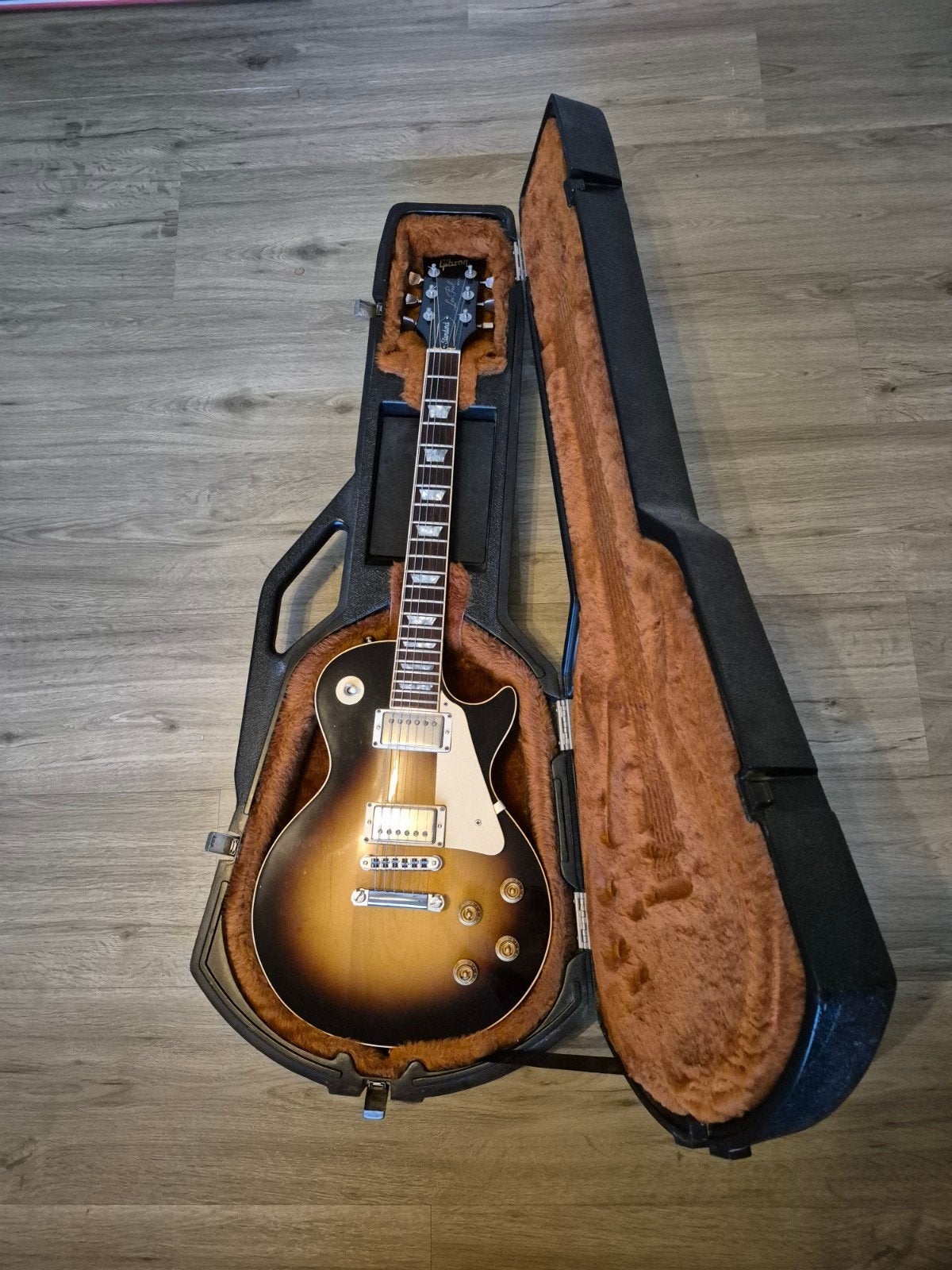 Foto 12 van Gitaar collectie vintage/high end. Gibson Harmony Burns etc