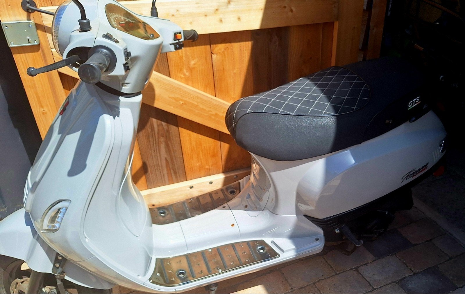Hele mooie snorscooter  op Benzine van 2020, Fietsen en Brommers, Ophalen of Verzenden, Zo goed als nieuw, Benzine