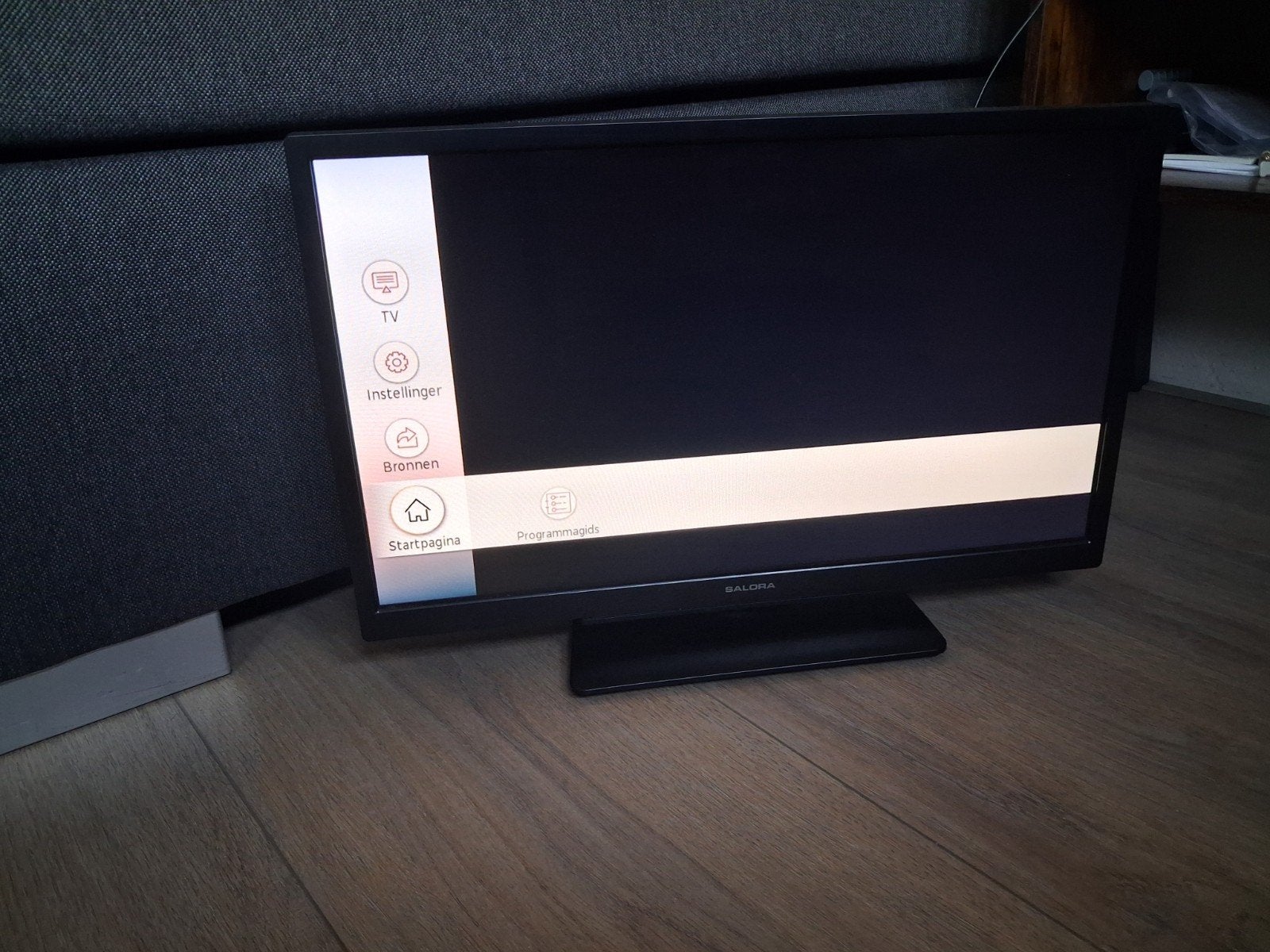 Salora 24HDB6505, LED, 50 Hz, Zo goed als nieuw, 40 tot 60 cm