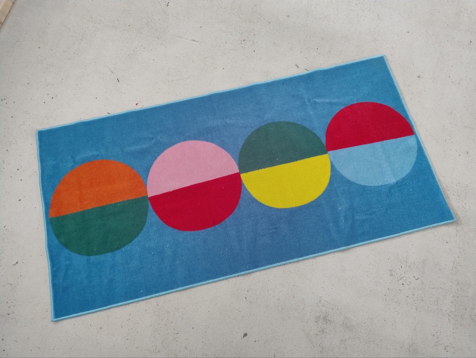Vrolijk gekleurd vloerkleed met cirkelpatroon IKEA in, Ophalen of Verzenden, Zo goed als nieuw