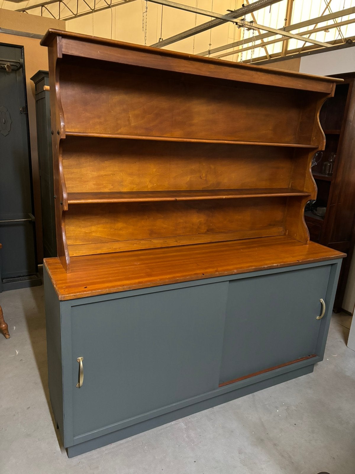 Vintage buffetkast / servieskast / schoolkast, Studio Larilo, Zo goed als nieuw, Sportstraat 6 Kerkrade, Studiolarilo@gmail.com