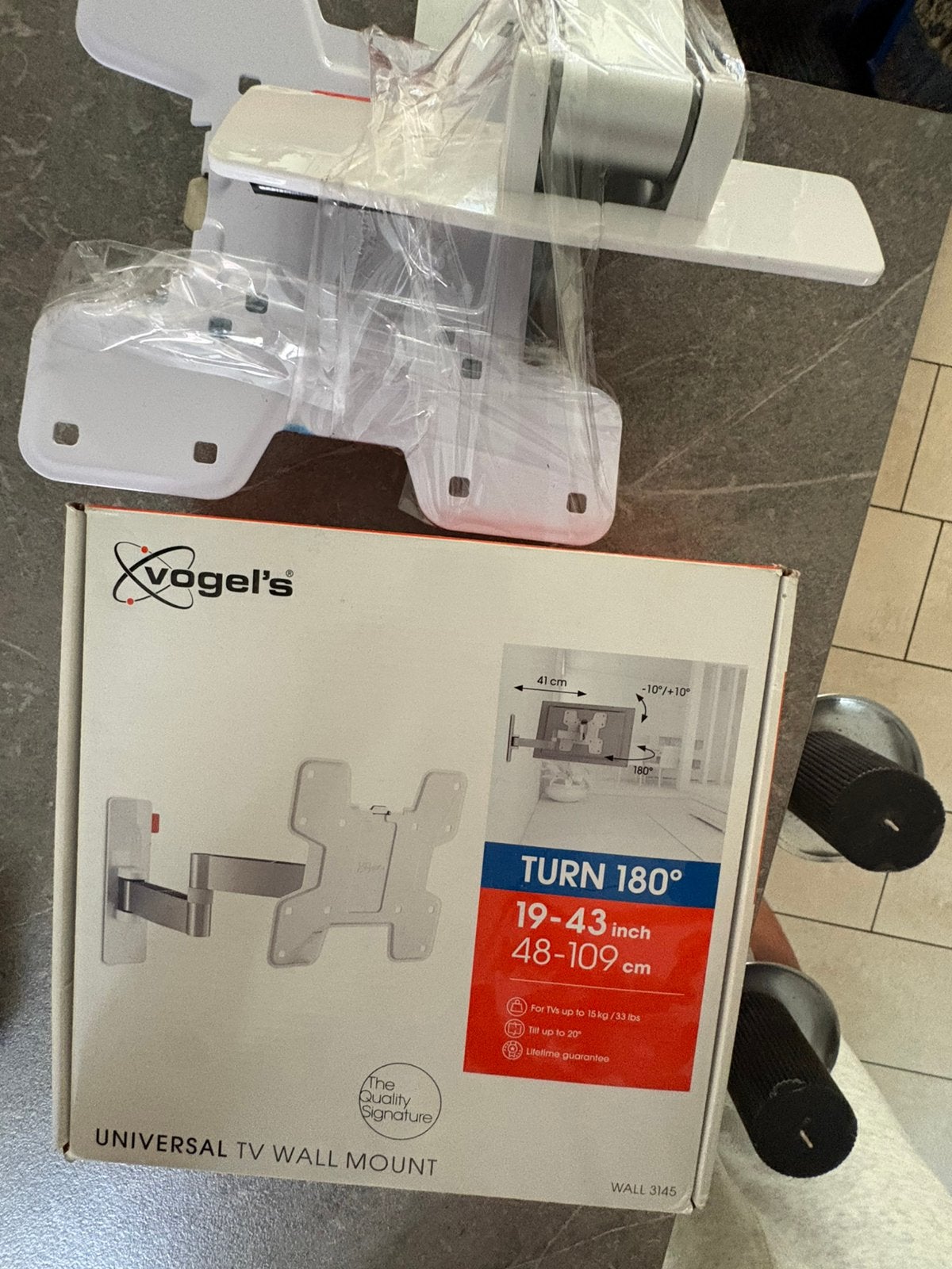 Vogel’s TV Muurbeugel – Universeel – 19 t/m 43 inch, Ophalen of Verzenden, 25 tot 50 cm, Minder dan 100 cm