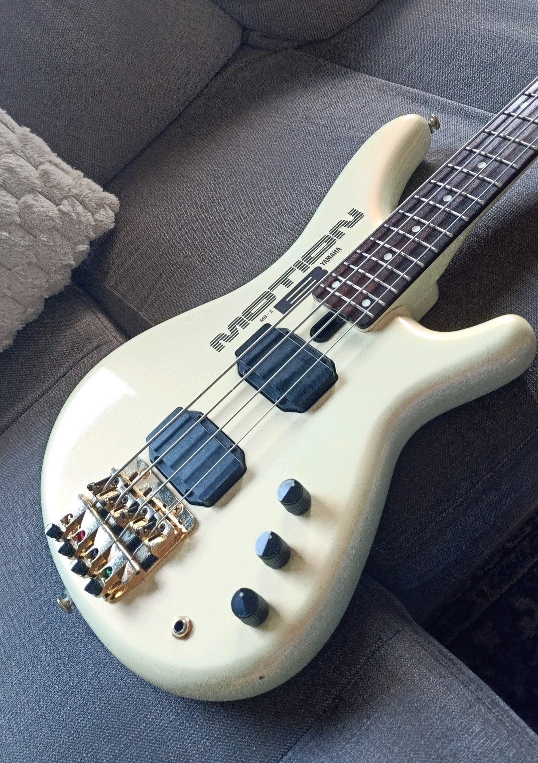 RUILEN: originele yamaha motion ll japan basgitaar, Muziek en Instrumenten, Snaarinstrumenten | Gitaren | Bas, Ophalen, Zo goed als nieuw