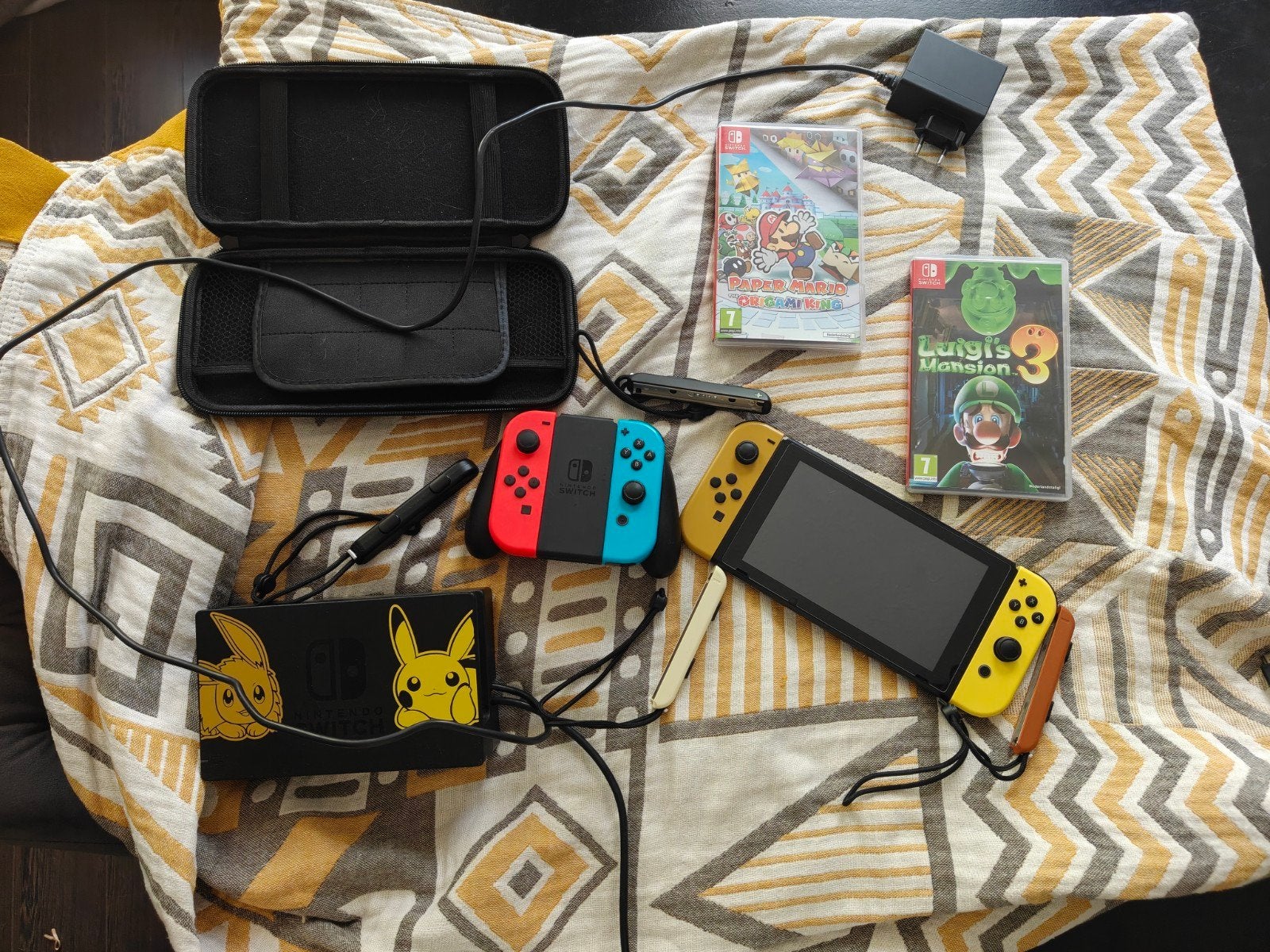 Nintendo Switch let's go Pikachu/Eevee editie, Met 3 controllers of meer, Ophalen, Switch 2019 Upgrade, Gebruikt