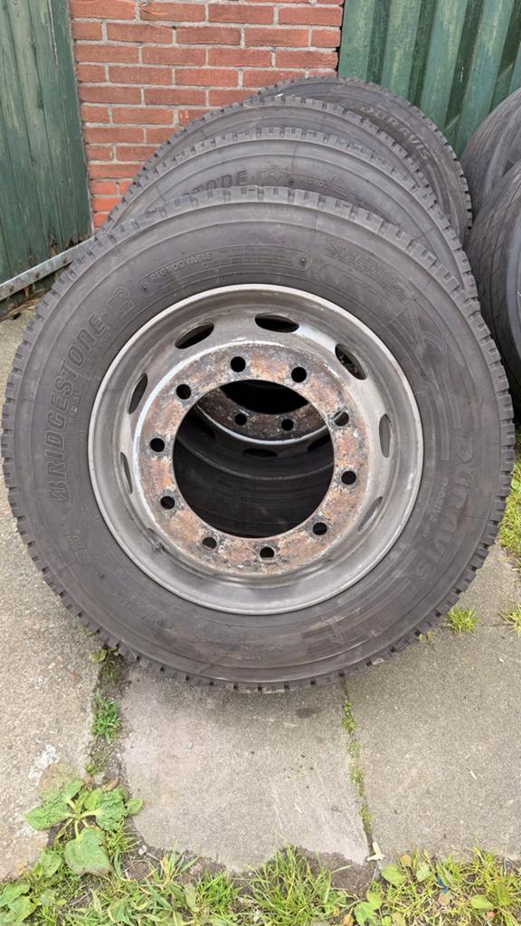 295/60 R22 Bridgestone Duravis R-Drive 002 banden met velgen, Gebruikt, 295 mm, Vrachtwagen, Banden en Velgen