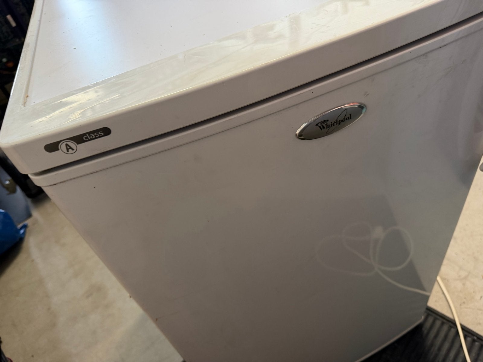 Whirlpool koelkast A-klasse | Compact & Zuinig, 75 tot 100 liter, Energieklasse A of zuiniger, 45 tot 60 cm, Ophalen