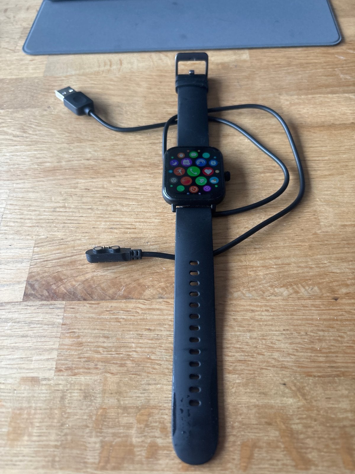 Zwarte smartwatch met oplader, Ophalen of Verzenden, Zo goed als nieuw, Zwart