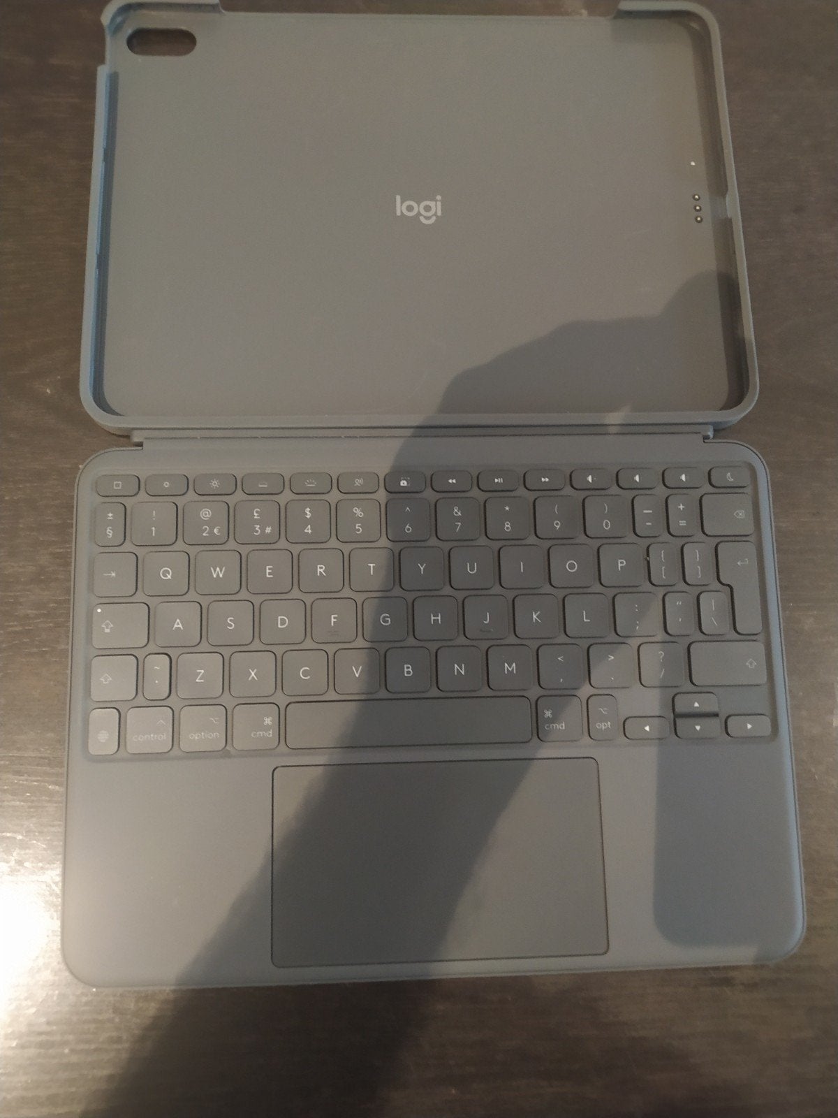 Logitech Combo Touch Toetsenbord voor iPad Air (4e/5e gen), Computers en Software, Toetsenborden, Zo goed als nieuw, Qwerty, Draadloos