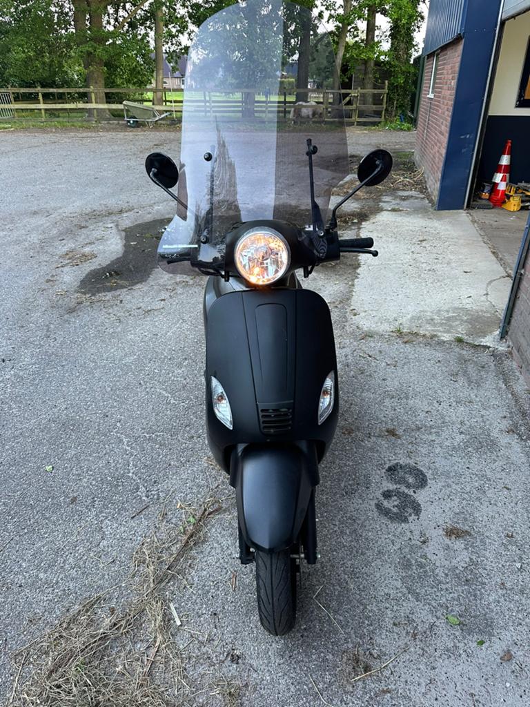 Senzo scooter - Blauw kenteken, Fietsen en Brommers, Zo goed als nieuw, Benzine, Ophalen, Overige merken