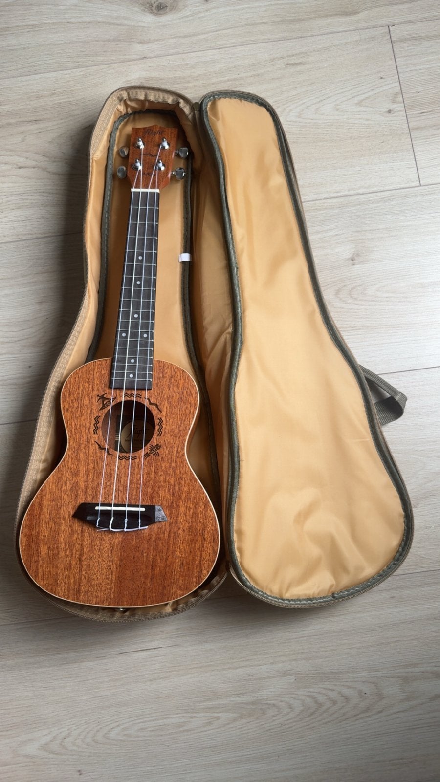Flight Ukelele DUC323 MAH met hoes - Zo goed als nieuw, Muziek en Instrumenten, Snaarinstrumenten | Overige, Verzenden, Nieuw