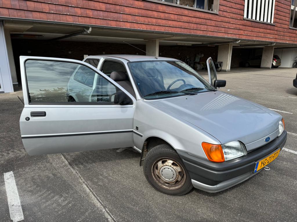 Ford Fiësta 1.1 I CL U9 1990 Grijs, Voorwielaandrijving, 4 cilinders, Origineel Nederlands, Handgeschakeld