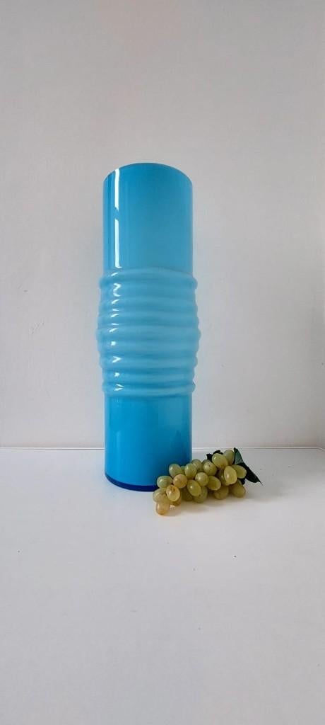 XXL Vintage Blauwe sculpturale glazen vloervaas  vaas HEMA, Huis en Inrichting, Woonaccessoires | Vazen, Zo goed als nieuw, Blauw