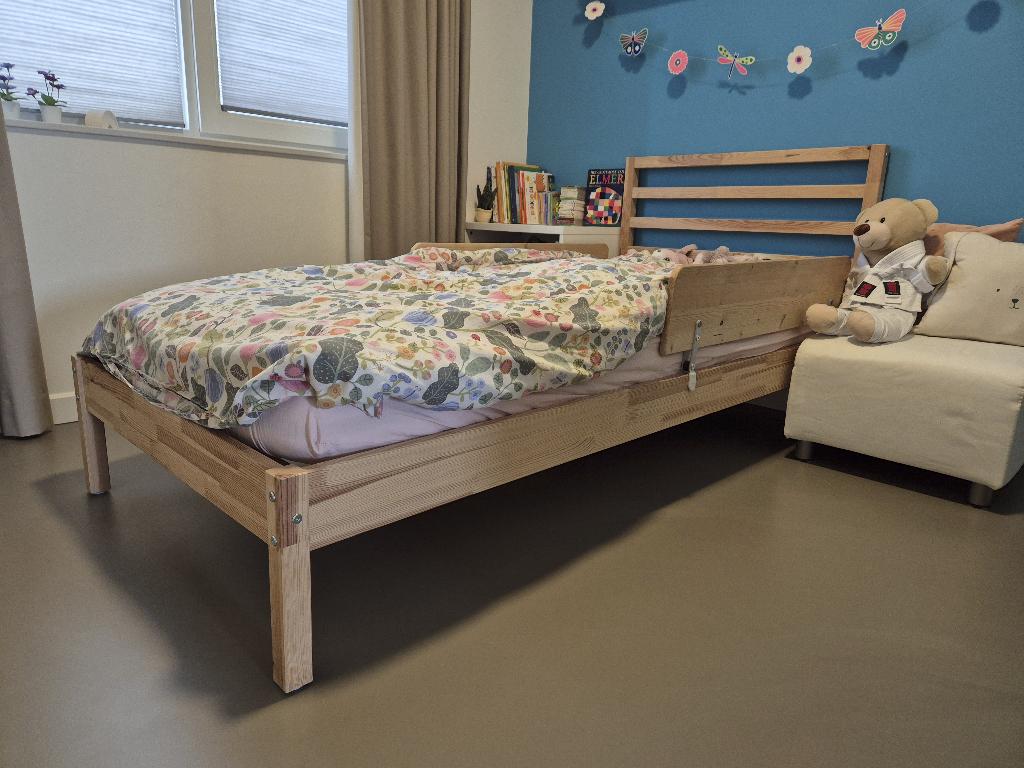 Ikea bedframe Tarva, Ophalen, 90 cm, Zo goed als nieuw, 200 cm