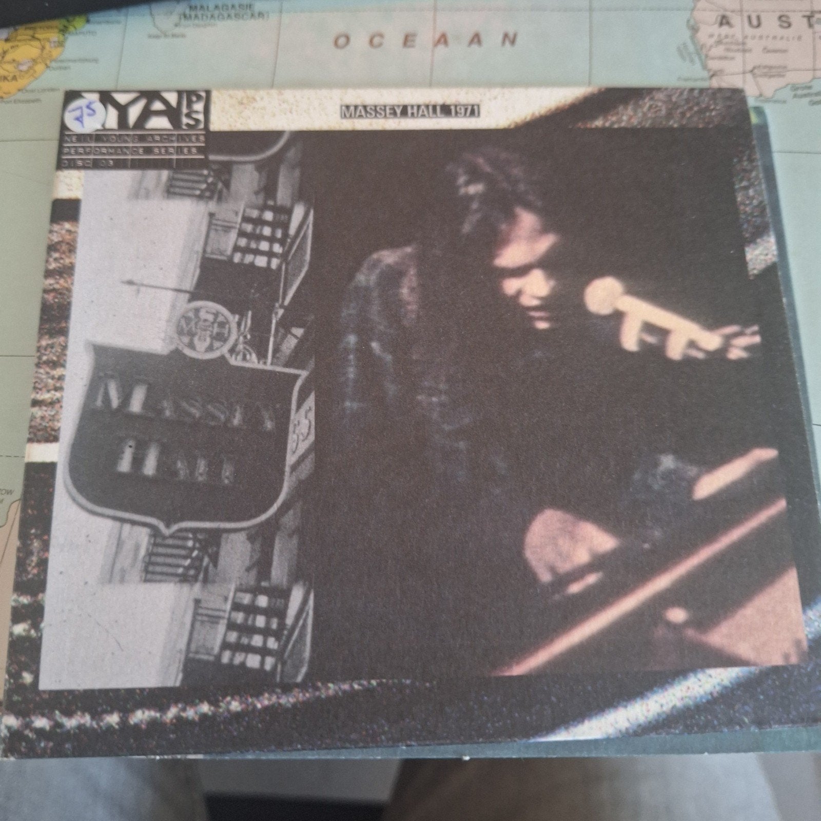 Neil Young - Live at Massey Hall 1971 CD, Singer-songwriter, Ophalen of Verzenden, Zo goed als nieuw, Live-album