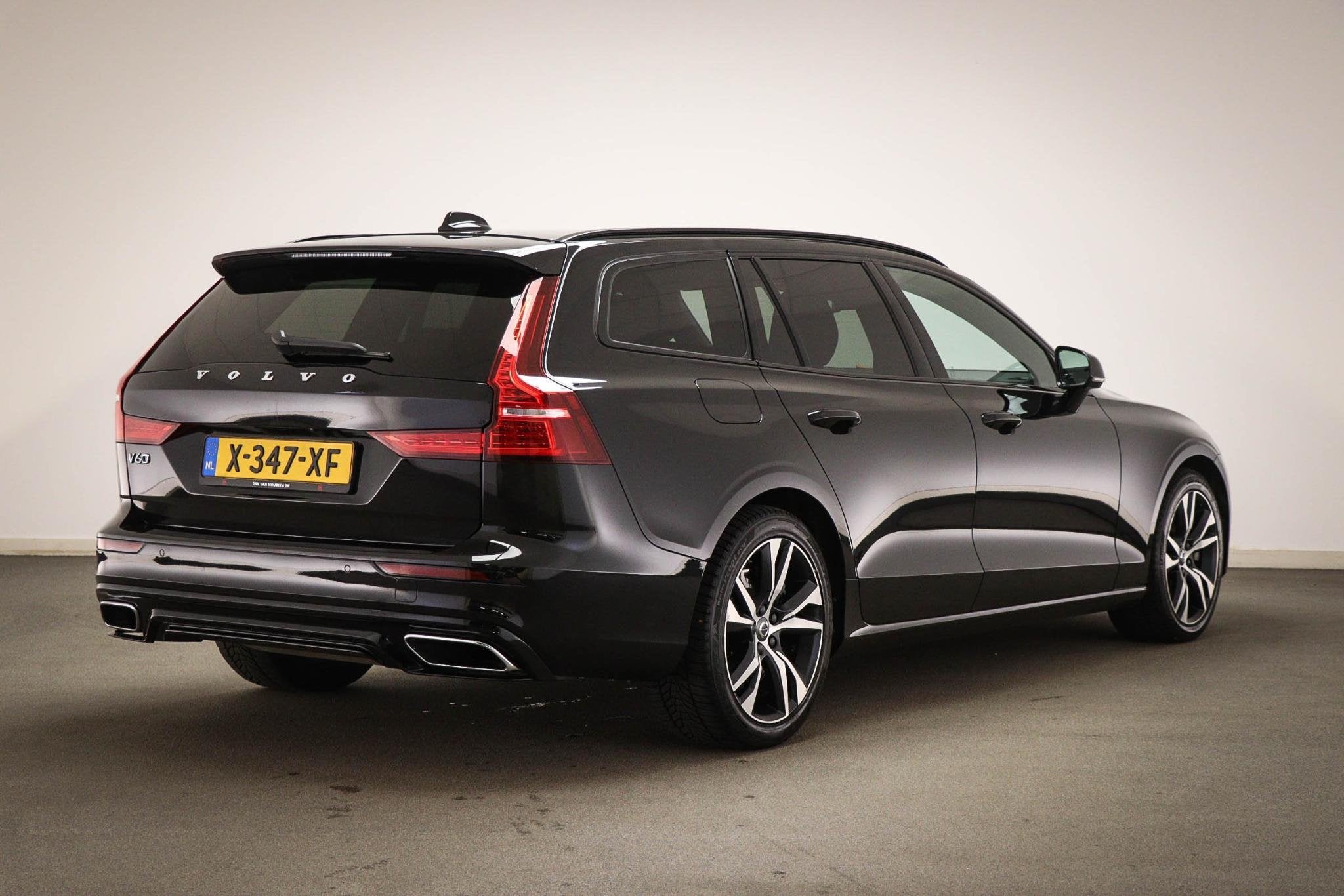 Volvo V60 2.0 T6 Recharge AWD R-Design | PARK ASSIST PACK |, Auto's, Gebruikt, 4 cilinders, Verwarmde buitenspiegels, Leder en Stof