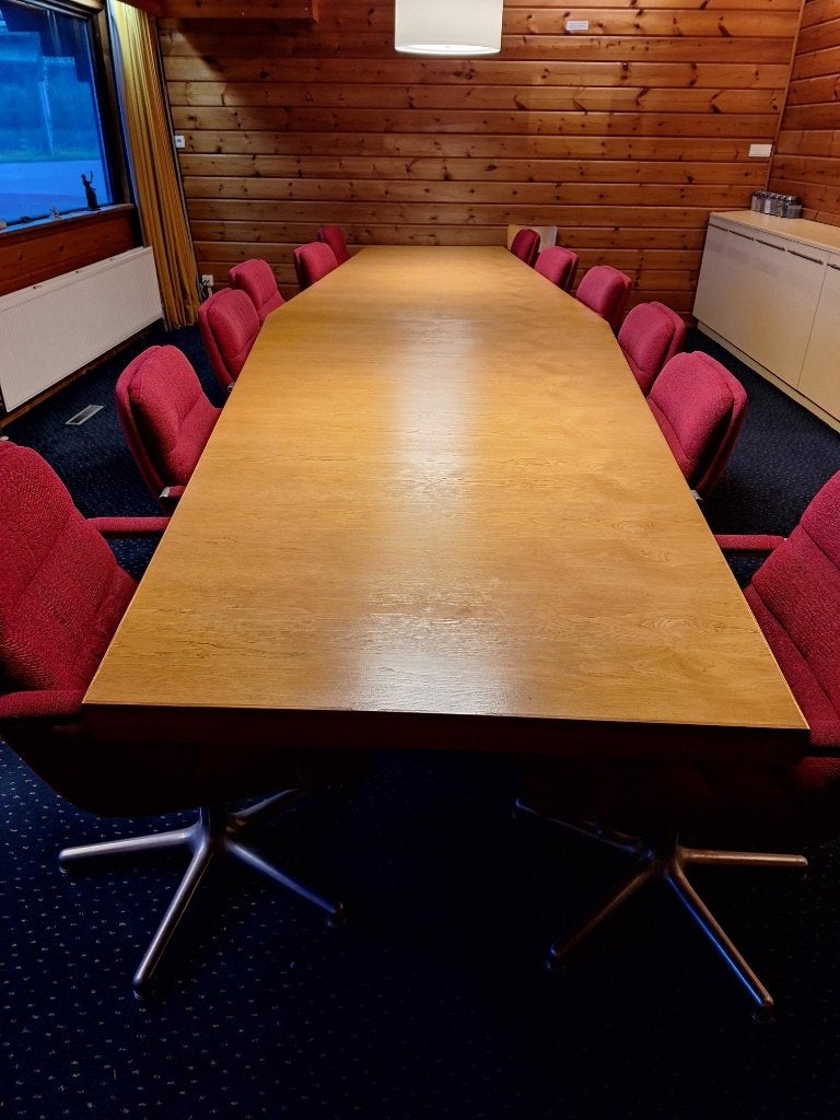 Vergadertafel met 12 stoelen, Ophalen, Gebruikt, Vijf, Zes of meer stoelen