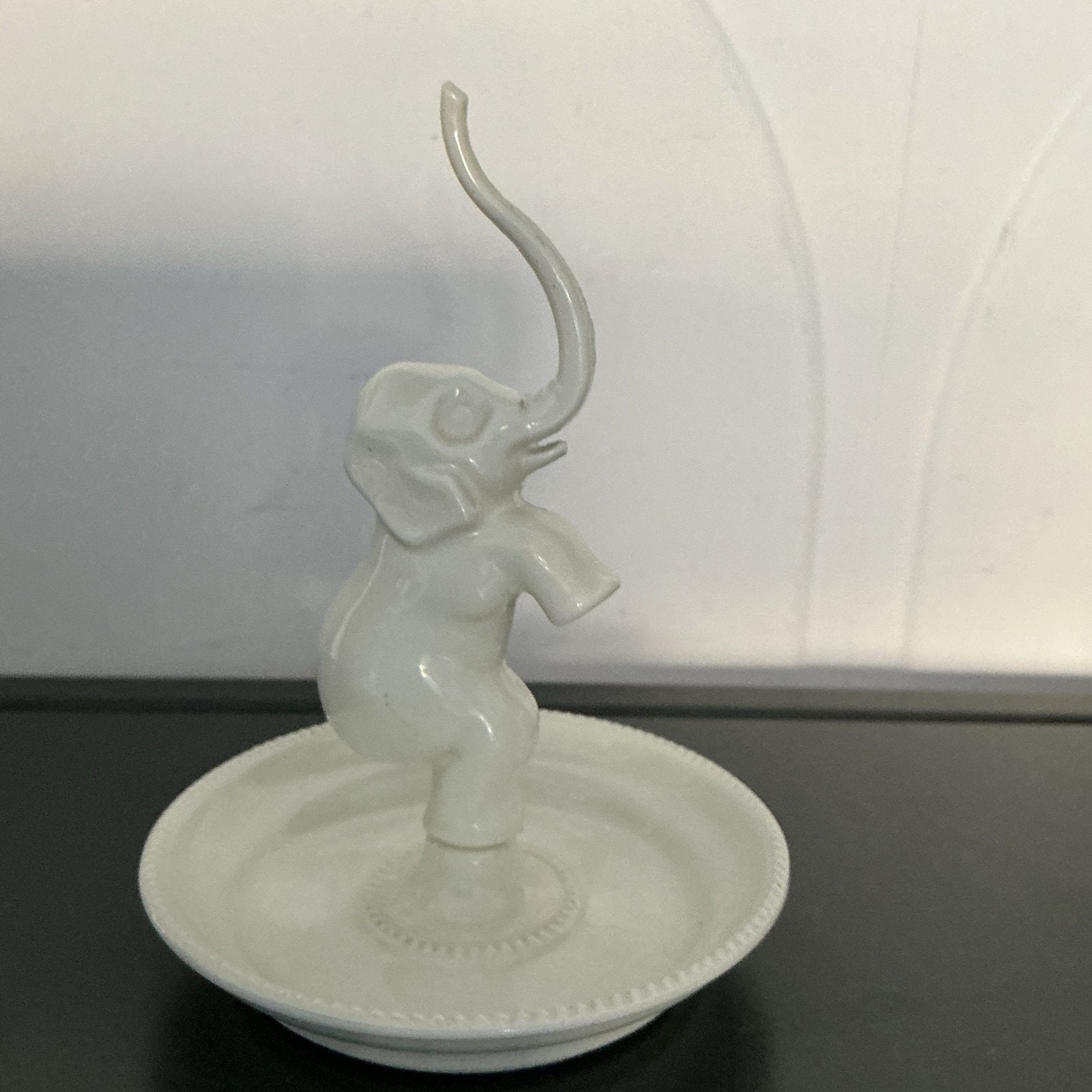 Schattige olifant ringhouder van keramiek, Ophalen of Verzenden, Zo goed als nieuw, Modern, Wit