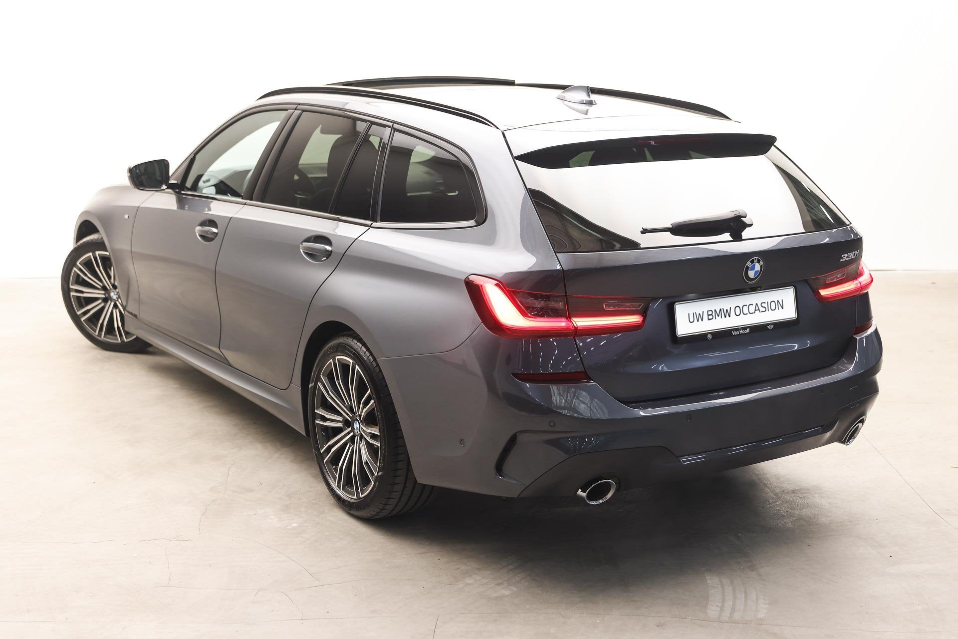 BMW 3 Serie Touring 330i High Executive M Sport Automaat / P, Auto's, Gebruikt, 4 cilinders, Leder, 1600 kg