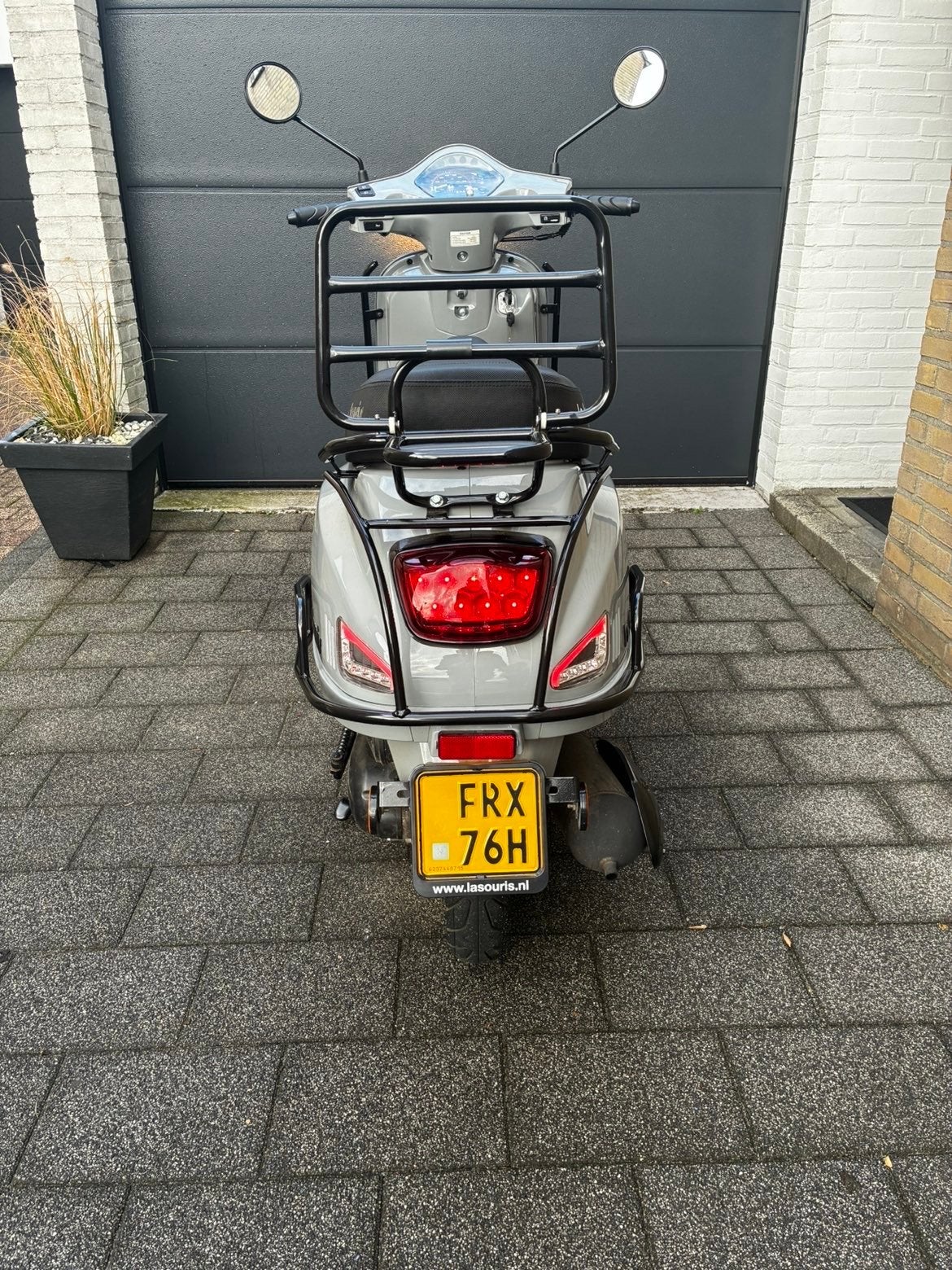 Nette scooter La souris met ART 4-slot en helm, Fietsen en Brommers, Gebruikt, Benzine, Ophalen, Overige merken