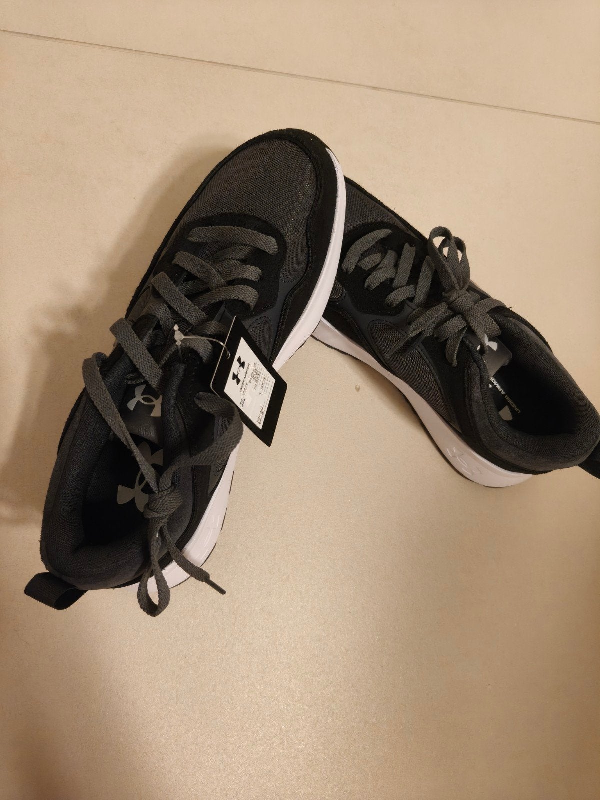 Under Armour Essential Runner Sneakers Heren Maat 42.5 NIEUW, Ophalen of Verzenden, Zo goed als nieuw, Zwart
