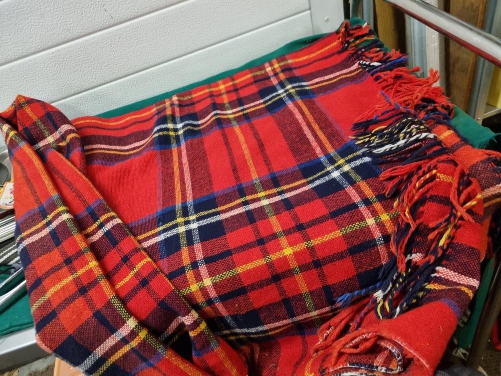 plaid rood geruit met franjers, Ophalen of Verzenden, 'T Olde Gre-j, Info@toldegrej.nl, Endepoelstraat 20f Didam