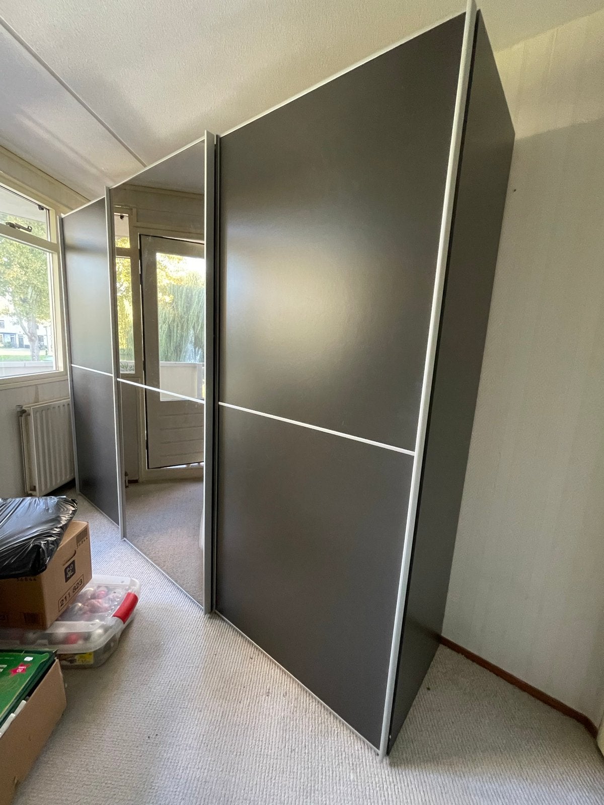Ruime kledingkast met 3 schuifdeuren en spiegel, Huis en Inrichting, Ophalen, Overige materialen, Gebruikt, 200 cm of meer