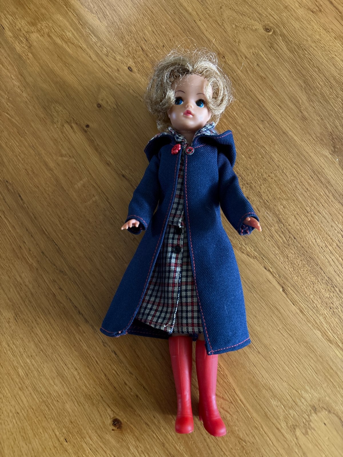Vintage Sindy pop met kleding en laarzen - Hong Kong, Ophalen of Verzenden, Gebruikt, Overige typen