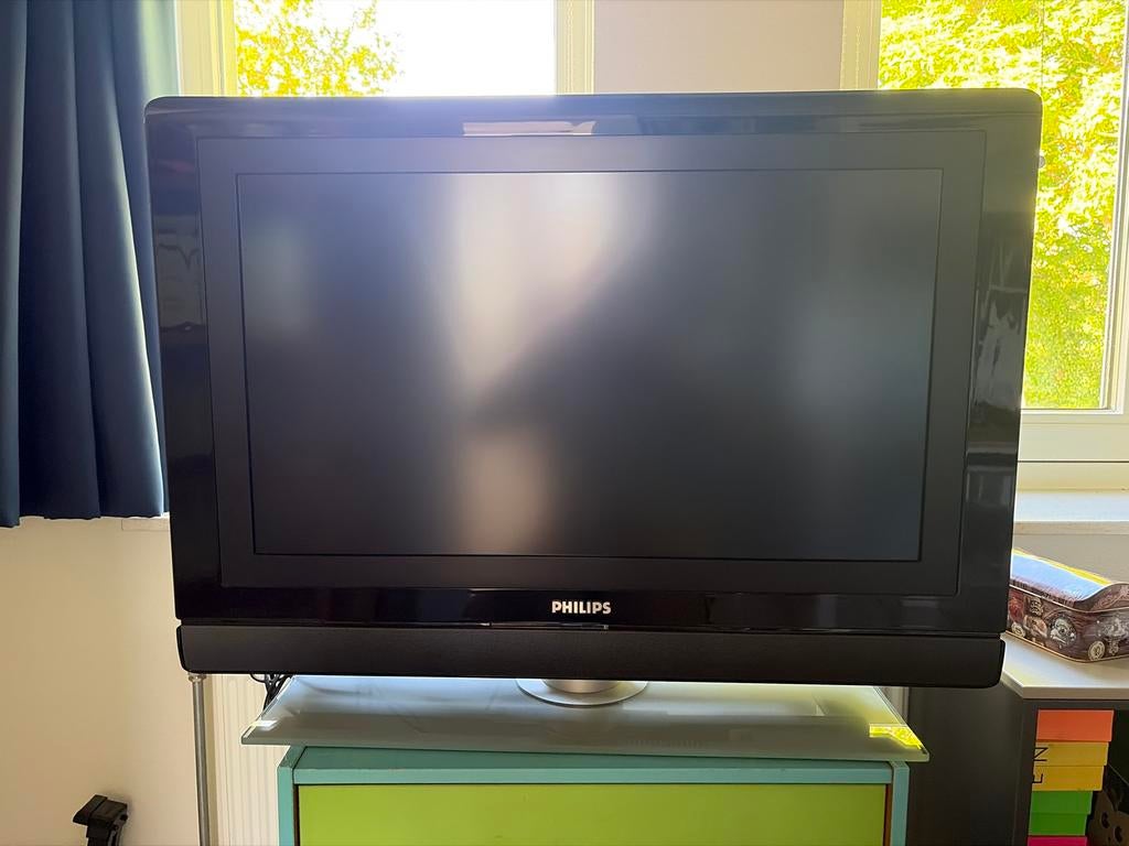 Philips Ambilight LCD TV - 31 inch, Philips, 50 Hz, Zo goed als nieuw, HD Ready (720p)