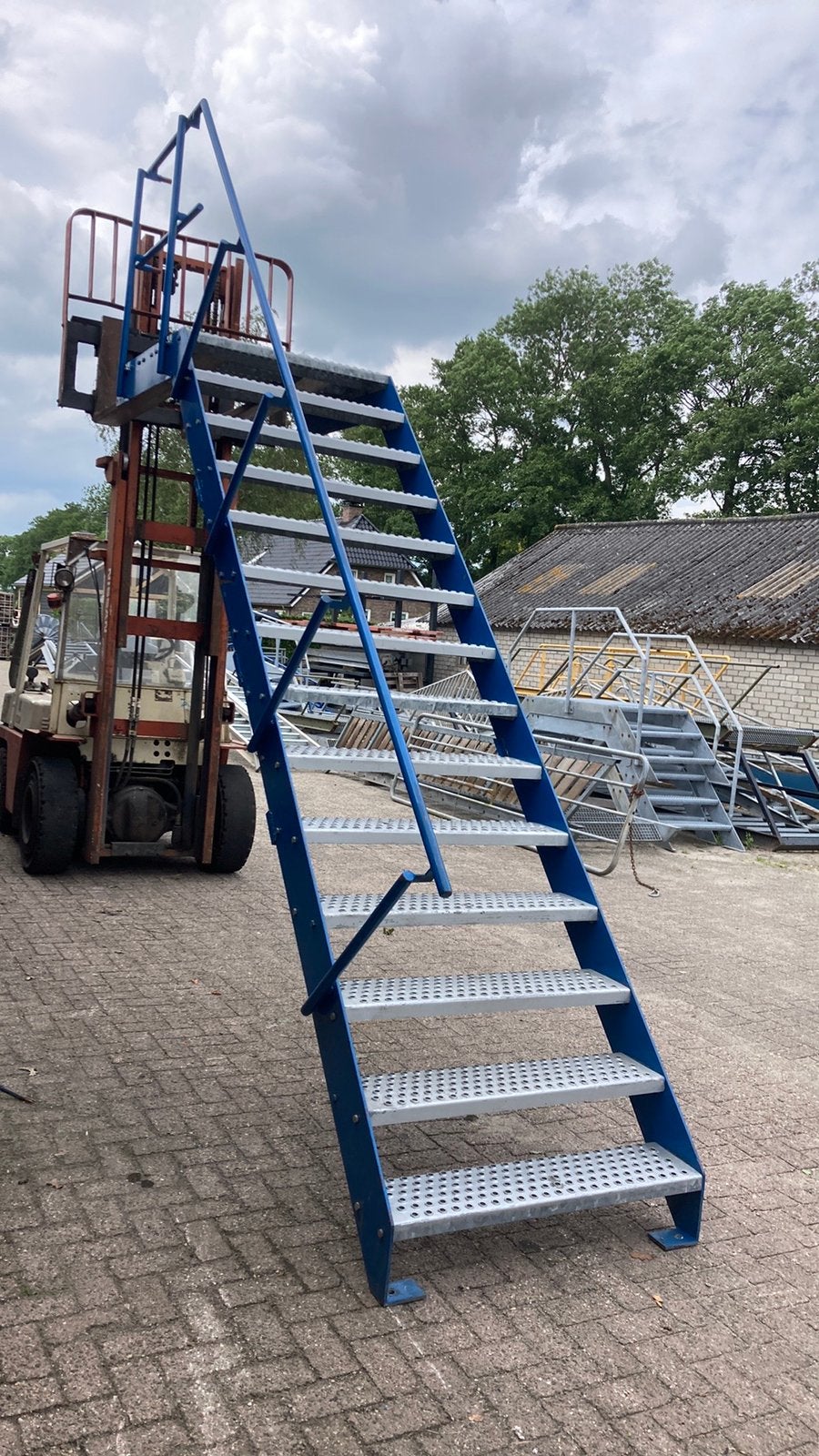 Stalen trap, Doe-het-zelf en Verbouw, Ophalen, Zo goed als nieuw, 2 tot 4 meter