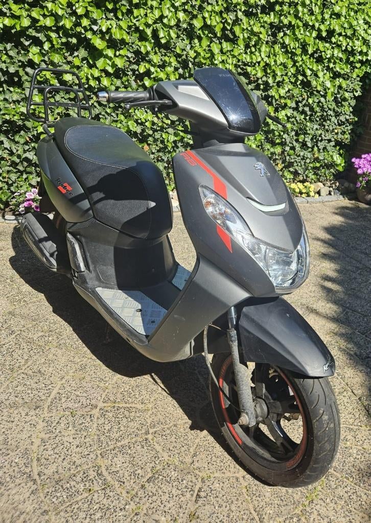 Peugeot Kisbee RS 2018 te koop – loopt/start niet altijd, Fietsen en Brommers, Scooters | Peugeot, Ophalen, Gebruikt, Overige modellen