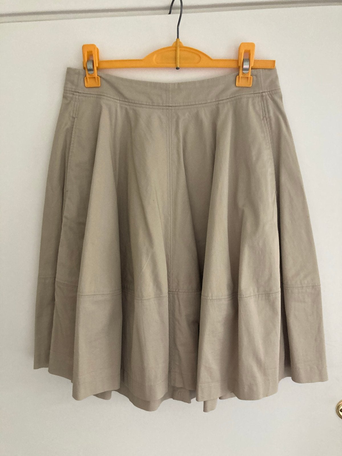 Strenesse rokje maat S, nieuw, Beige, Nieuw, Ophalen of Verzenden, Knielengte